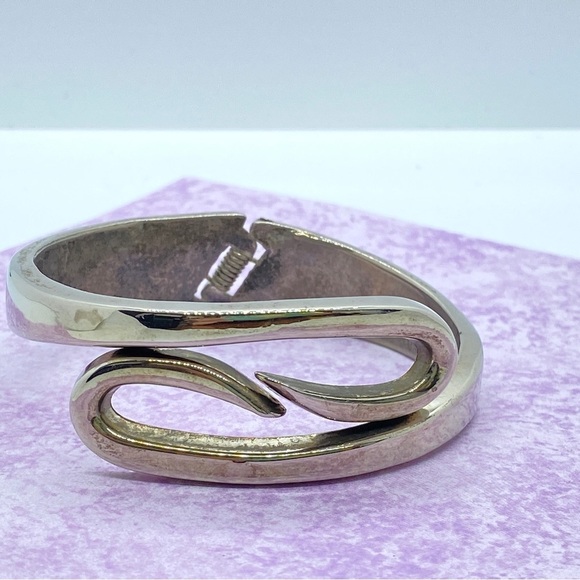 Vintage Silvertone Hinged Clamper Bracelet - Picture 5 of 6